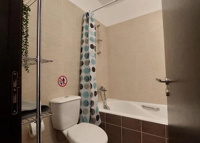 Afrodite Village Court Apt. 43 アパート *